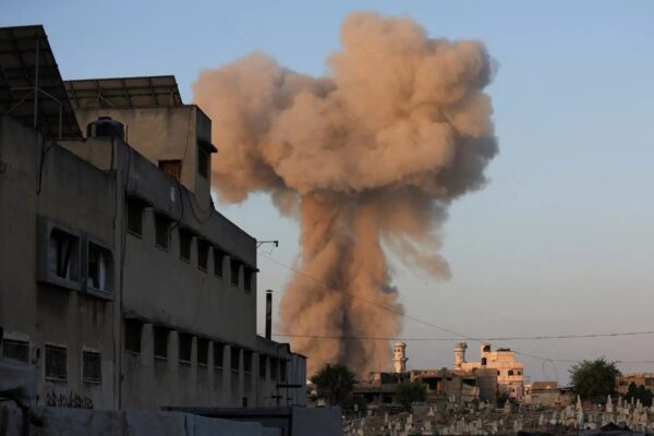 Israël frappe un hôpital de Gaza et tue au moins 20 personnes, dont 5 journalistes