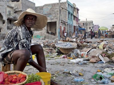 Une femme qui est en haiti
